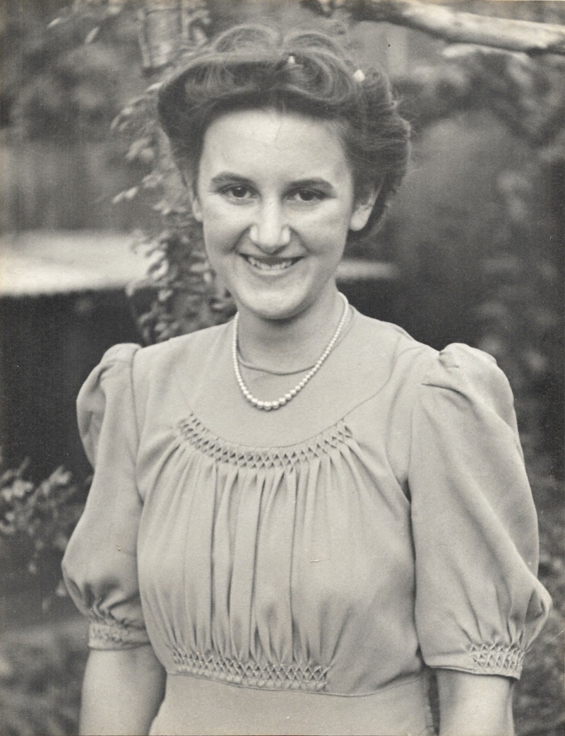 Joyce Silk black and white